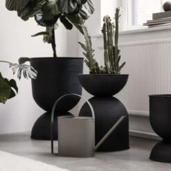 Ferm LIVING Hourglass Pot Groot Ø50 Cm -Ferm Living 36692 01 04 35af93a8a9 scaled