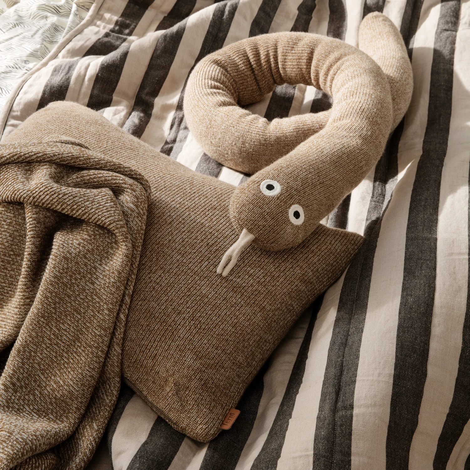 Ferm LIVING Roy Snake Knuffeldier 3 Ferm LIVING Roy Snake Knuffeldier - Afbeelding 3