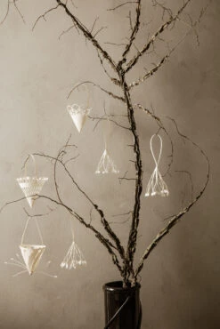 Ferm LIVING Paper Tassels Kersthanger Ø10 Cm 3-pack -Ferm Living 505209 01 5 EnvironmentImage 7e312fa05c scaled