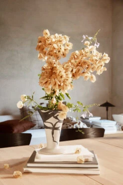 Ferm LIVING Flores Vaas 23 Cm -Ferm Living 514444 01 4 EnvironmentImage 6855a9bdff scaled