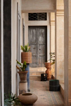 Ferm LIVING Pillar Bloempot Ø40 Cm -Ferm Living 579904 01 42 EnvironmentImage 74897ff626 scaled