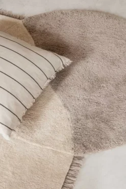 Ferm Living View Tufted Vloerkleed 140x180 Beige -Ferm Living x886x886 ferm living calm kussen 78x784.jpg.pagespeed.ic .x0bwR3XOwo