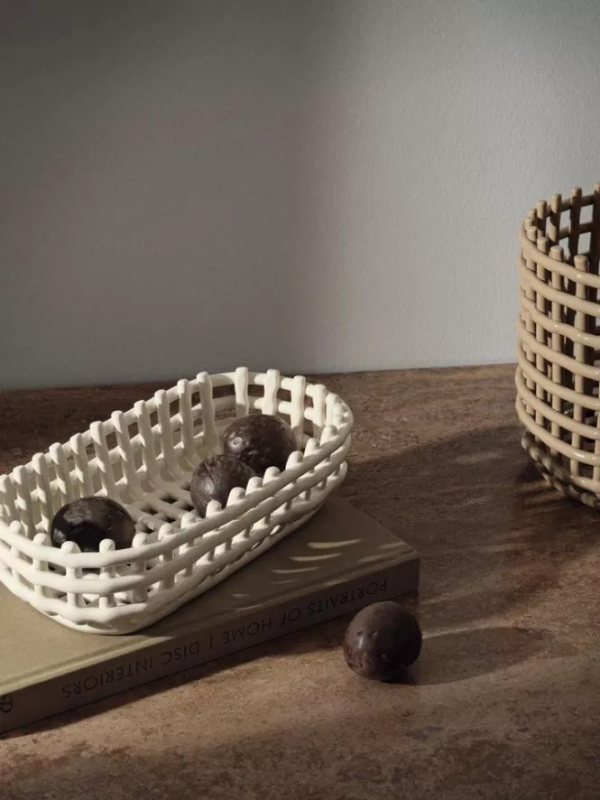 Ferm Living Ceramic Basket Opbergmand Oval Off White 9 Ferm Living Ceramic Basket Opbergmand Oval Off White - Afbeelding 9