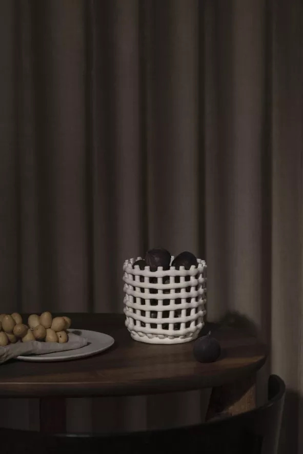 Ferm Living Ceramic Basket Opbergmand Small Off-White 9 Ferm Living Ceramic Basket Opbergmand Small Off-White - Afbeelding 9