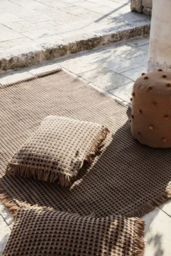 Ferm Living Dot Tufted Poef Sand Black -Ferm Living x886x886 ferm living dot tufted poef1.jpg.pagespeed.ic .vWjNNLHi 8