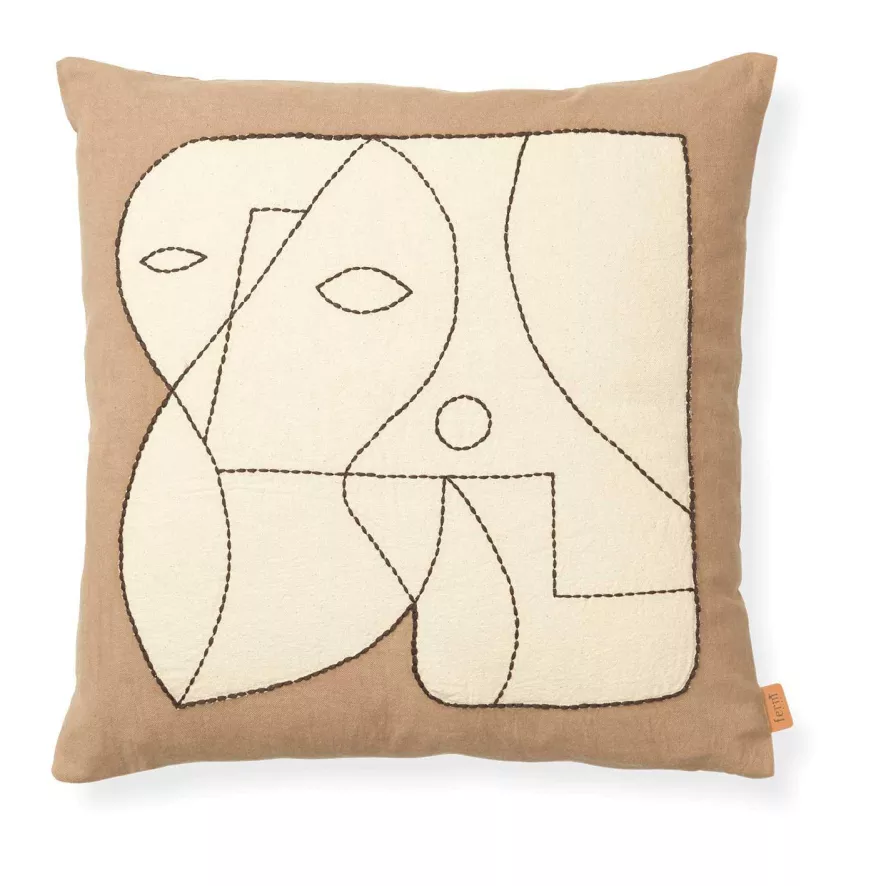 Ferm Living Figure Kussen 50x50 Dark Taupe/off-white 1 Ferm Living Figure Kussen 50x50 Dark Taupe/off-white