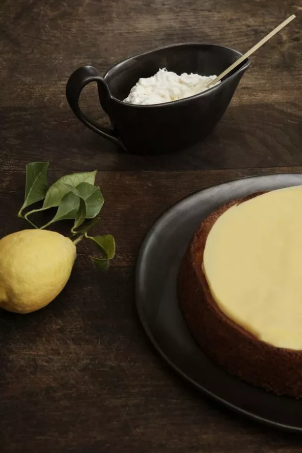 Ferm Living Flow Bord Large Ø27 Black 3 Ferm Living Flow Bord Large Ø27 Black - Afbeelding 3