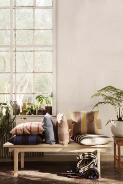 Ferm Living Grand Quilted Plaid 170x120 Chocolate/Bright Blue -Ferm Living x886x886 ferm living grand quilted plaid4.jpg.pagespeed.ic .nfUNuXU3ye