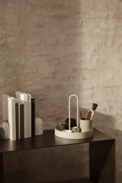 Ferm Living Grib Dienblad Lichtgrijs 12 Ferm Living Grib Dienblad Lichtgrijs -Ferm Living x886x886 ferm living grib dienblad7.jpg.pagespeed.ic .lNJsnC48lS 1