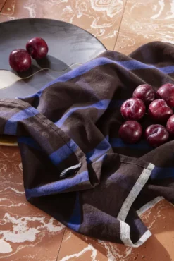 Ferm Living Hale Yarn-dyed Theedoek Faded Blue/Burgundy 23 Ferm Living Hale Yarn-dyed Theedoek Faded Blue/Burgundy -Ferm Living x886x886 ferm living hale yarn dyed theedoek13.jpg.pagespeed.ic .xADh7pgI2s 7