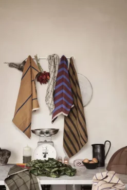 Ferm Living Hale Yarn-dyed Theedoek Chocolate/Bright Blue -Ferm Living x886x886 ferm living hale yarn dyed theedoek26.jpg.pagespeed.ic .mTdyKq82f6 3