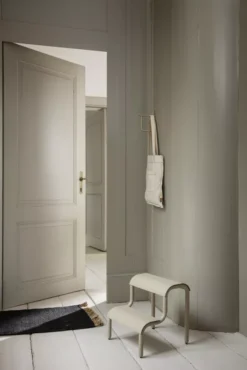 Ferm Living Up Step Kruk Zwart -Ferm Living x886x886 ferm living hang rack kapstok5.jpg.pagespeed.ic .BFObWrWIIF