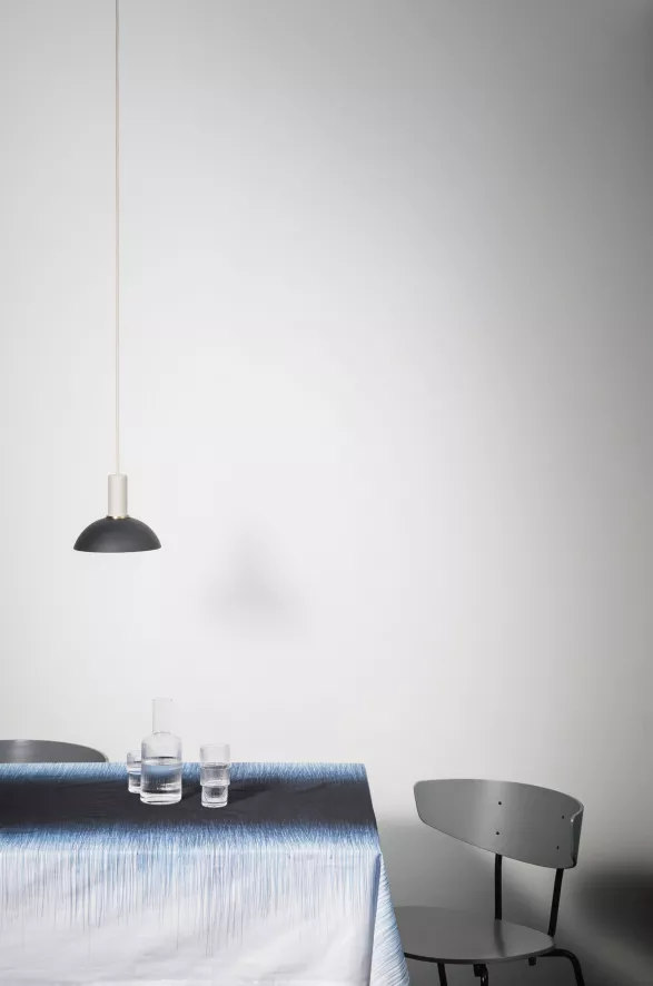 Ferm Living Hoop Black Hanglamp Groot Lichtgrijs 2 Ferm Living Hoop Black Hanglamp Groot Lichtgrijs - Afbeelding 2