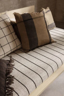 Ferm Living Dry Kussen Sugar Kelp Black 50x50 -Ferm Living x886x886 ferm living kelim fringe kussen dark melange 80x804.jpg.pagespeed.ic .aKbDUvJYQz