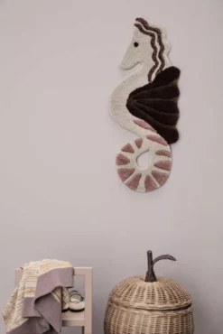 Ferm Living Apple Braided Opbergmand Large 20 Ferm Living Apple Braided Opbergmand Large -Ferm Living x886x886 ferm living seahorse tufted wanddecoratie.jpg.pagespeed.ic .b8xjunHV6D