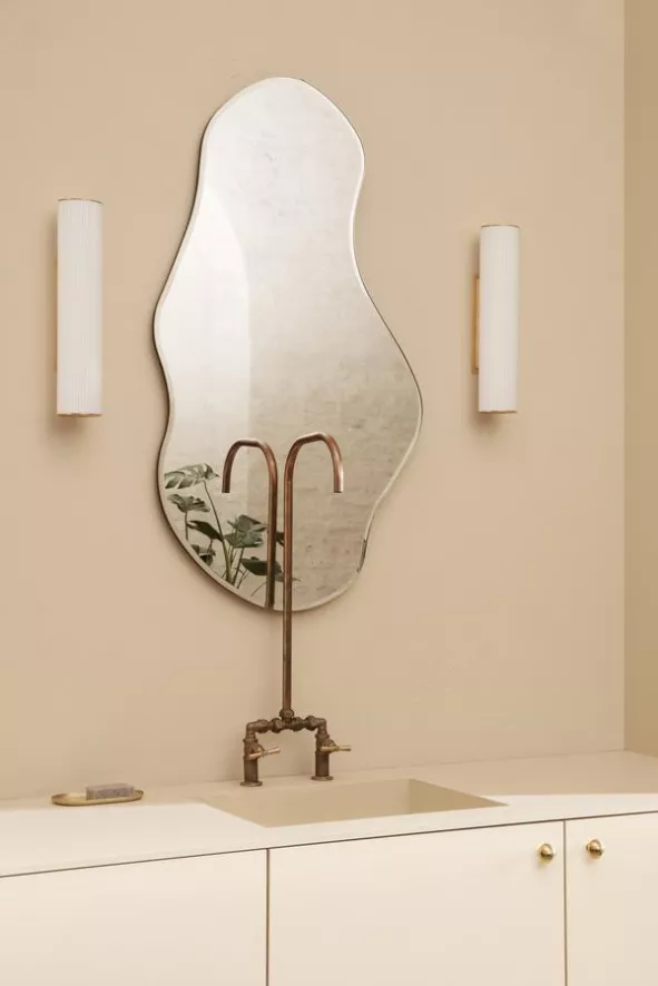 Ferm Living Pond Spiegel Organisch Large Brass 11 Ferm Living Pond Spiegel Organisch Large Brass - Afbeelding 11