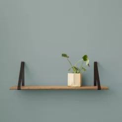 Ferm Living Wooden Shelf Hanger Zwart -Ferm Living x886x886 fermliving wooden shelf hanger detail.jpg.pagespeed.ic .rA4xRA 2C