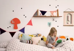 Ferm Living Wooden Shelf Hanger Zwart -Ferm Living x886x886 fermlviing multi kussen sfeer1 3.jpg.pagespeed.ic .p9FVO1KzYU